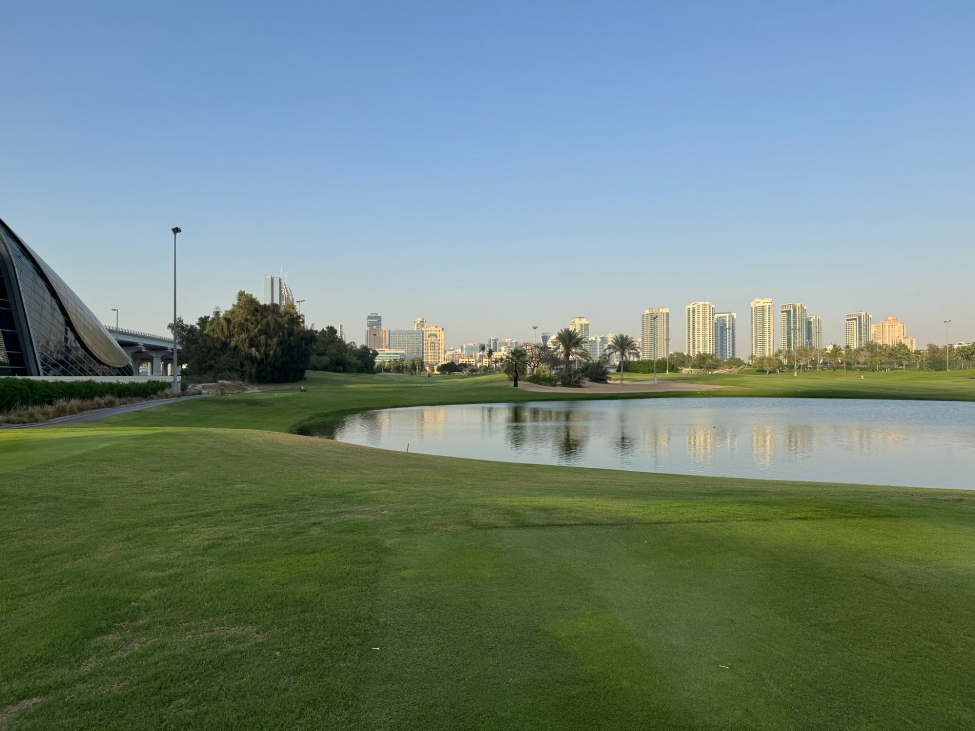 Emirates Golf Club - lac et club-house iconique