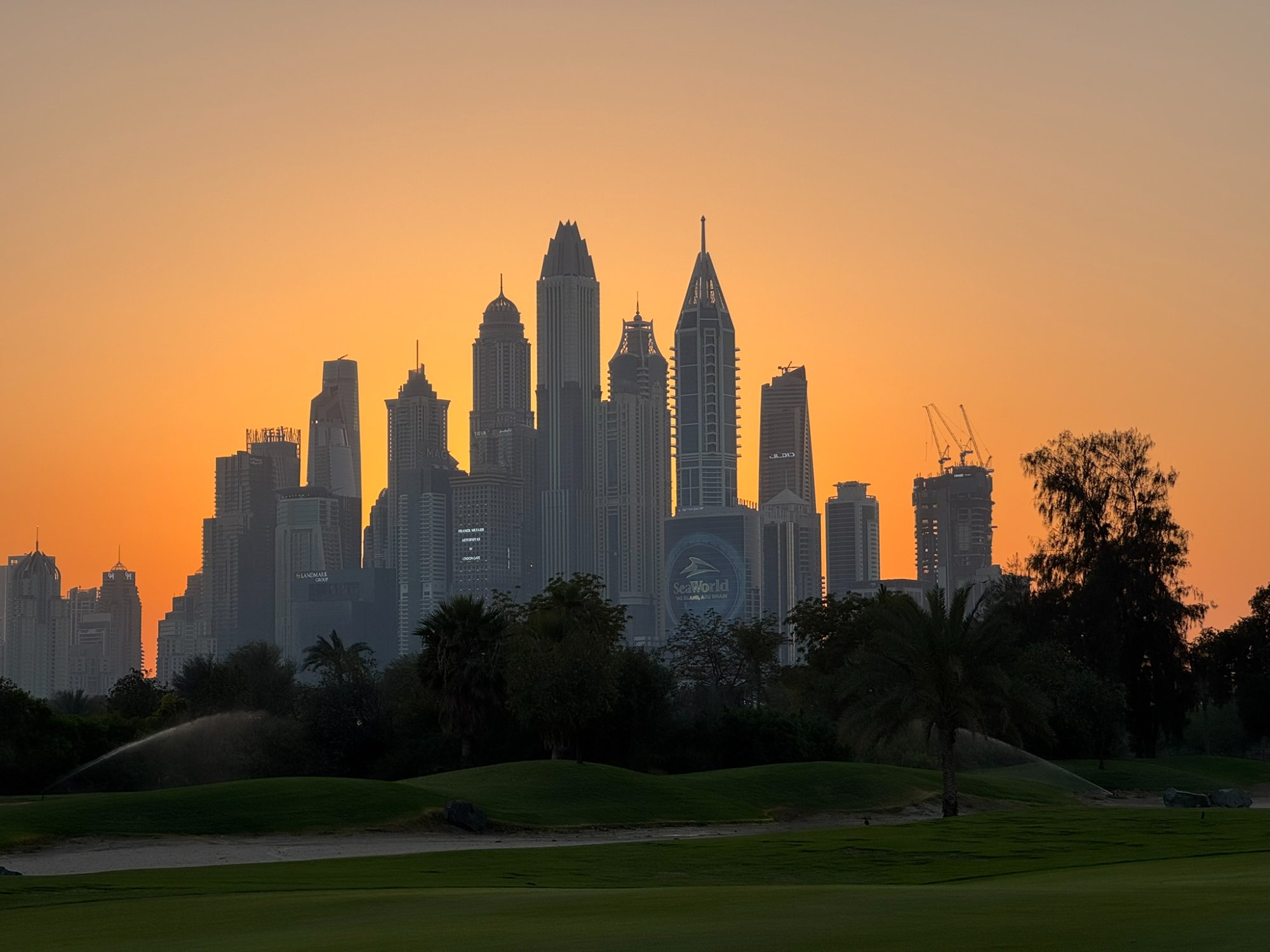 Emirates Golf Club - coucher de soleil sur le skyline de Dubaï
