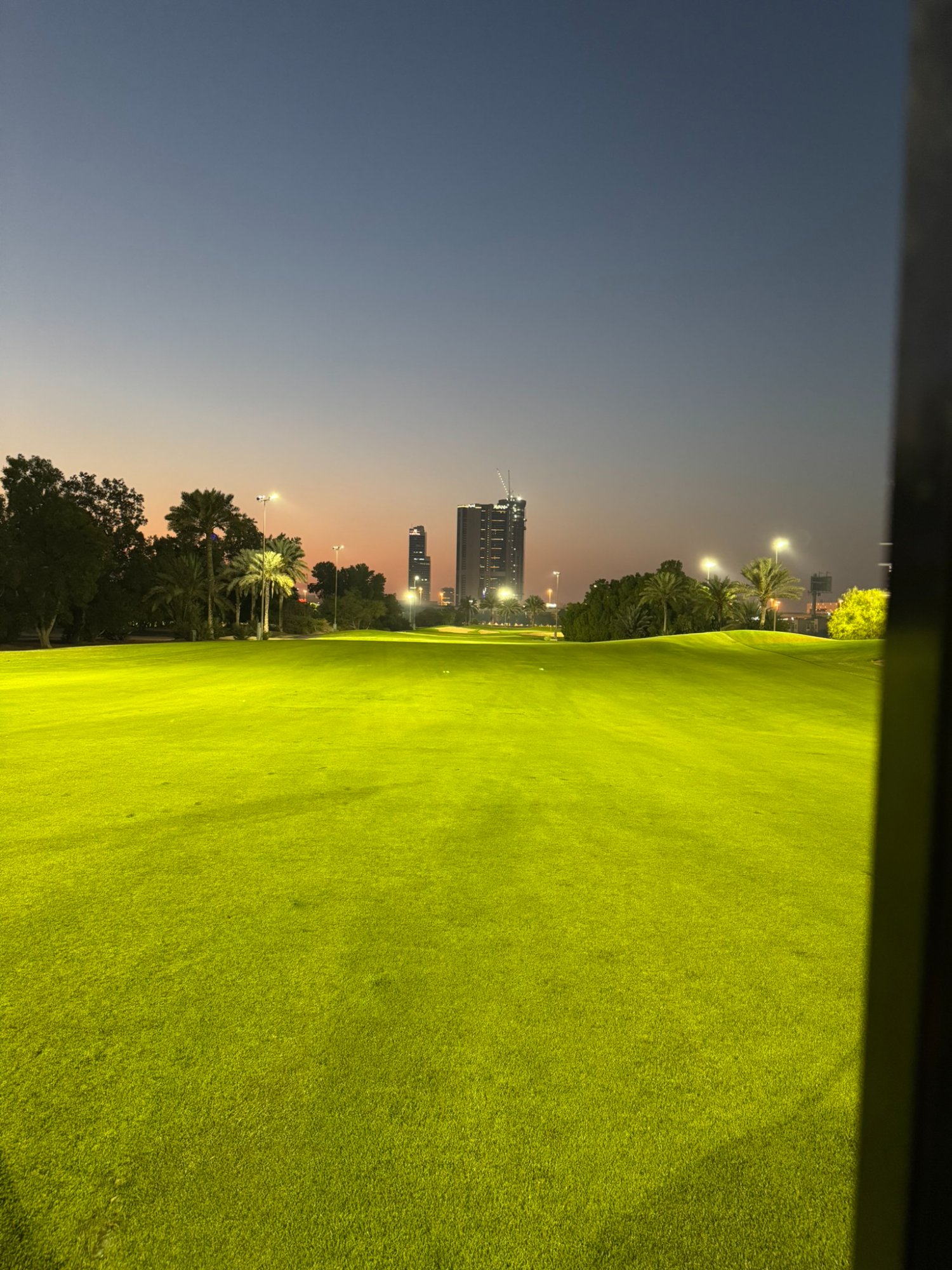 Emirates Golf Club - fairway illuminé de nuit