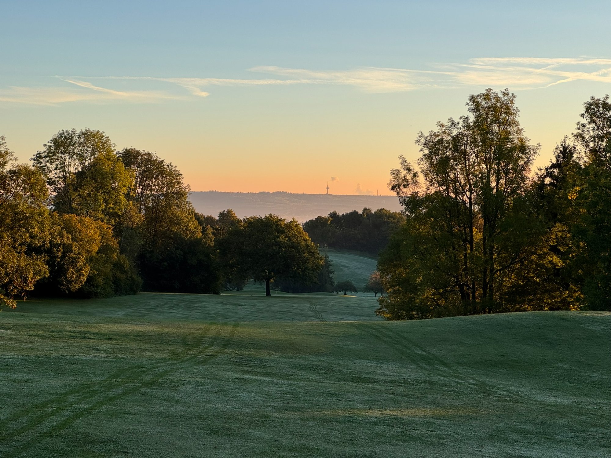 Golf Henri Chapelle - lever de soleil sur le fairway