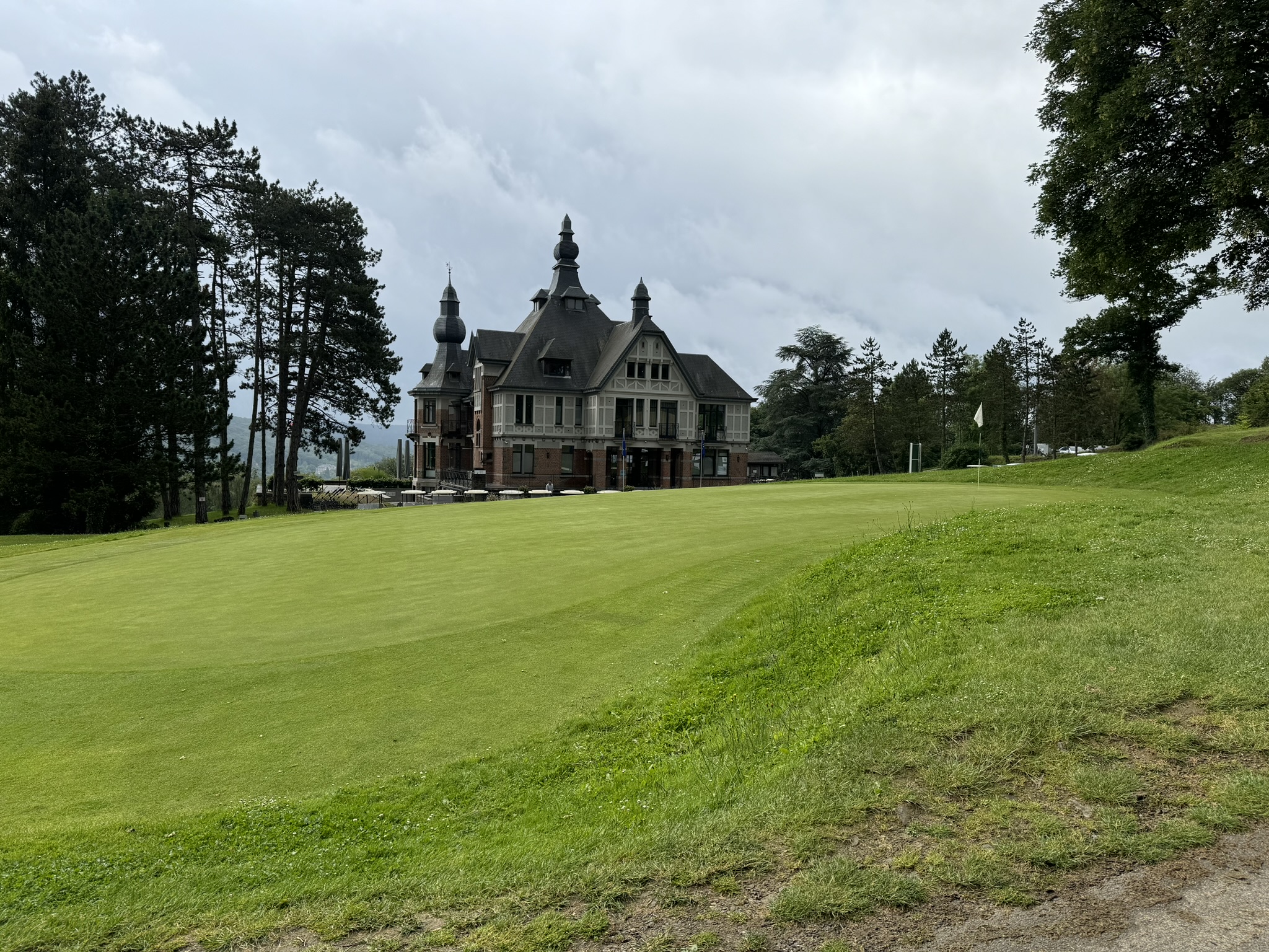 Golf de Rougemont - club-house victorien et green